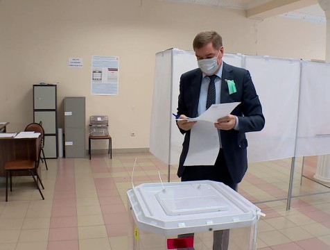 Сенатор Александр Савин отдал свой голос на выборах