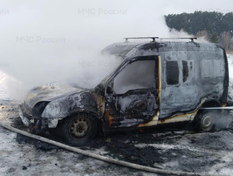 Огонь уничтожил автомобиль в Боровске