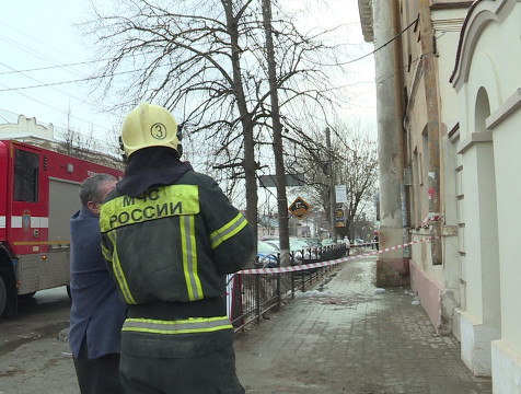 После падения наледи на пешехода Прокуратура Калуги организовала проверку