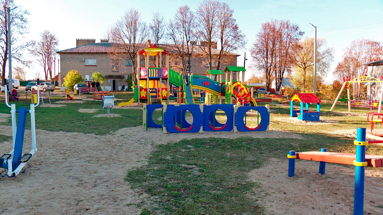 Детскую площадку открыли в деревне Новая Слобода
