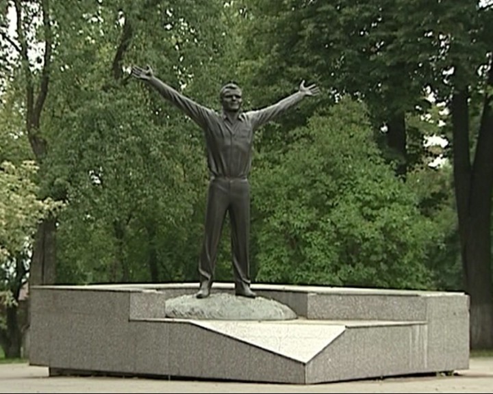 гагарин-памятник.jpg