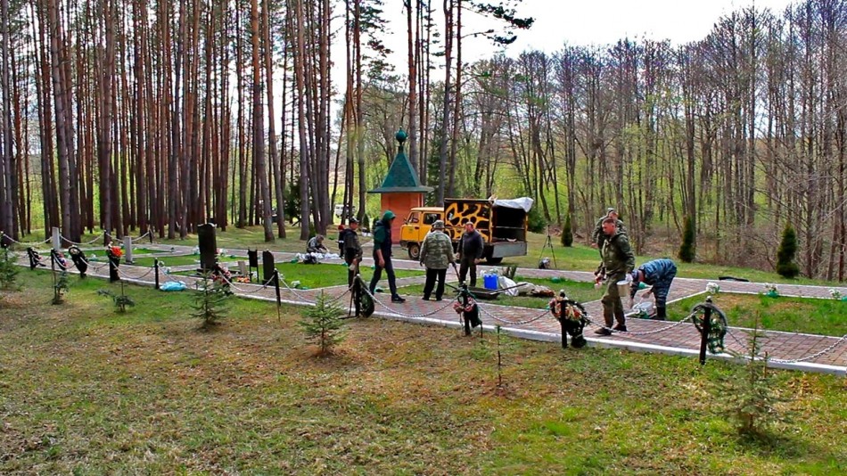 Сухиничи-мемориал-субботник-0430.jpg