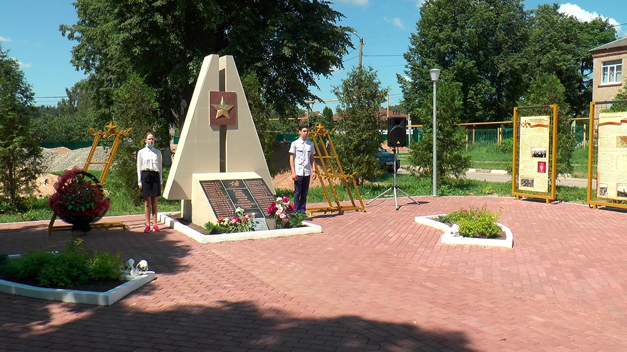 Калужская область деревня кривское. Деревня Кривское Калужской области. Кривское Боровский район. Храм Кривское Боровский район. Памятник в селе Кривское.