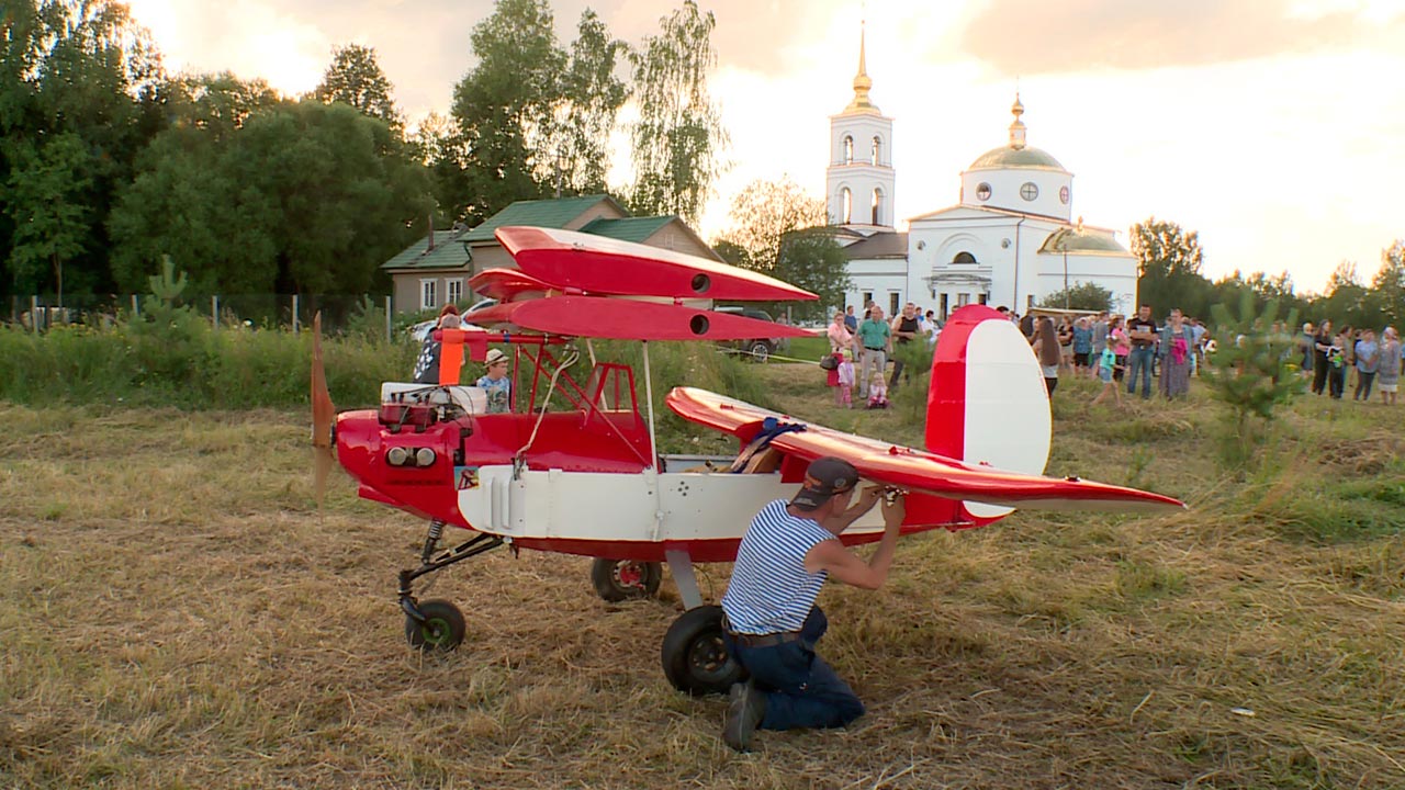 Air holiday. Фитинино Перемышльский район Калужской. Дельталет и паралет. Праздник АИР. День поселка Фетинино.