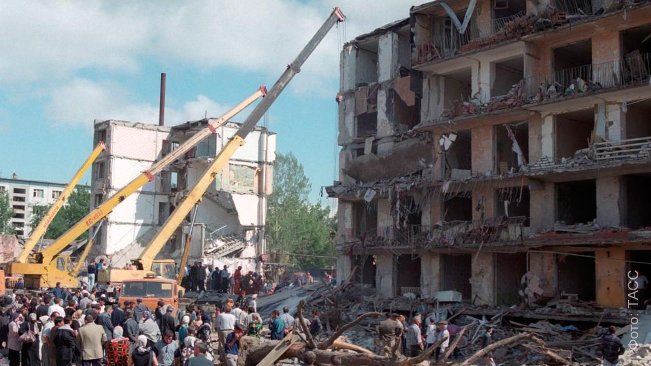Взорвали дома в москве каком году. Теракт в Буйнакске 4 сентября 1999. Взрыв дома в Буйнакске в 1999. Буйнакск 4 сентября 1999 года.