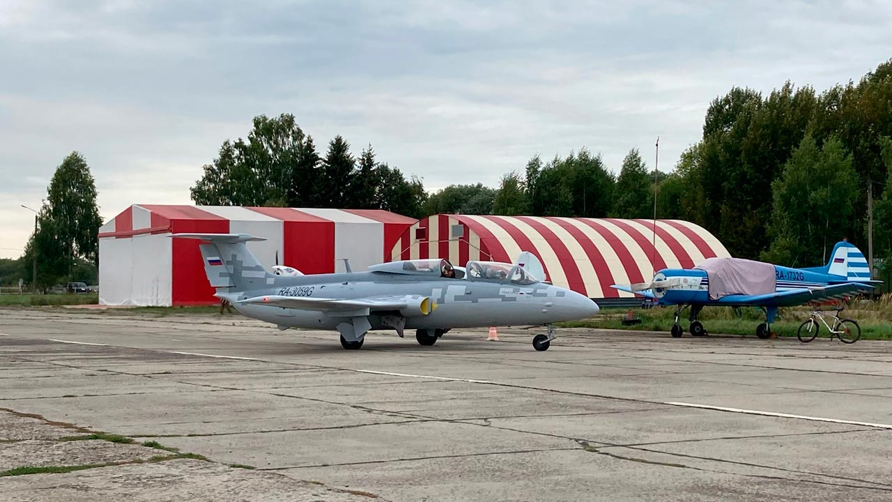 Аэродром орешково калуга. Аэродром Орешково в Калужской области. Аэропорт Орешково Калуга. Аэродром Орешково авиа девичник.