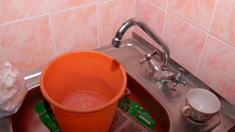 кран-без-воды-с-ведром-1223.jpg