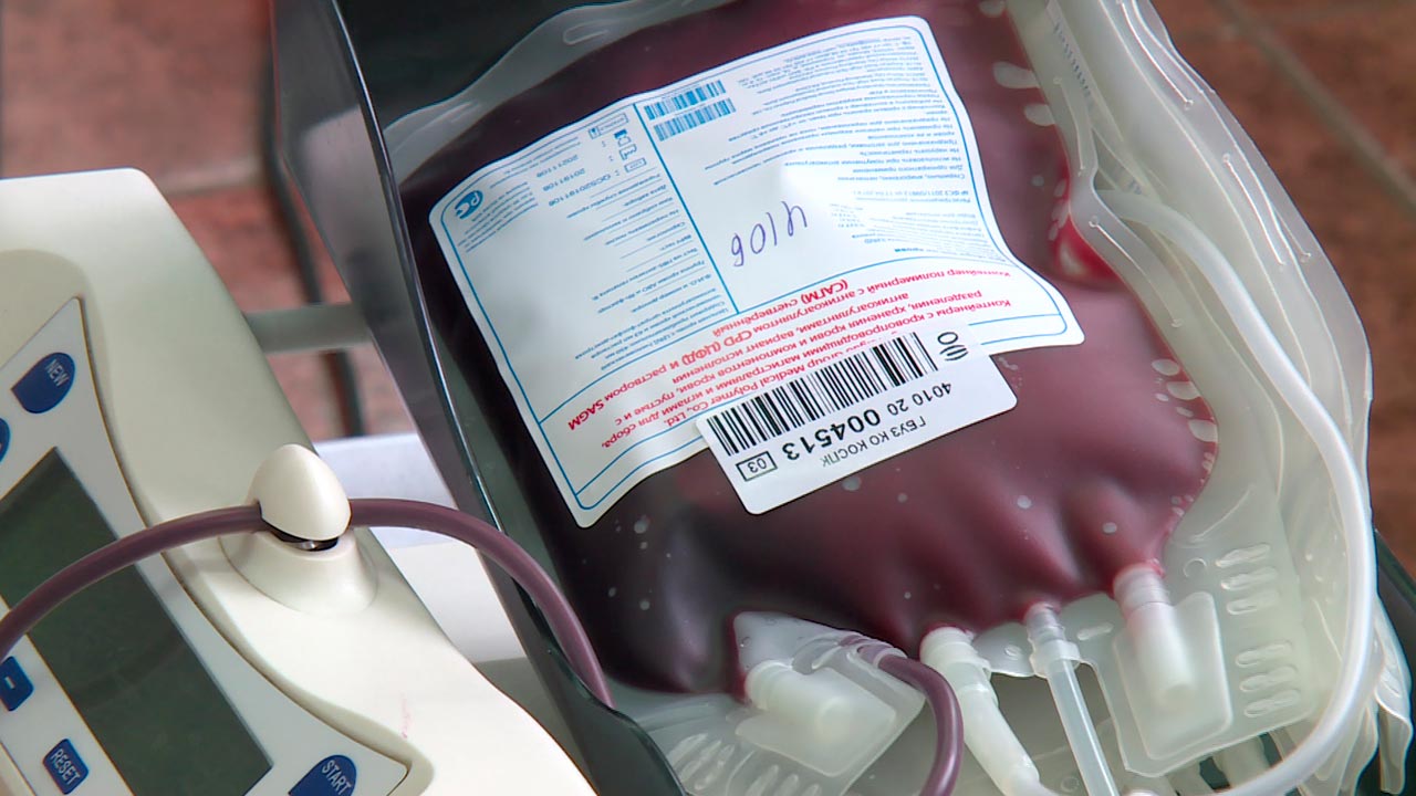 Донорство в нижнем. Переливание крови донорство. Забор крови для переливания.