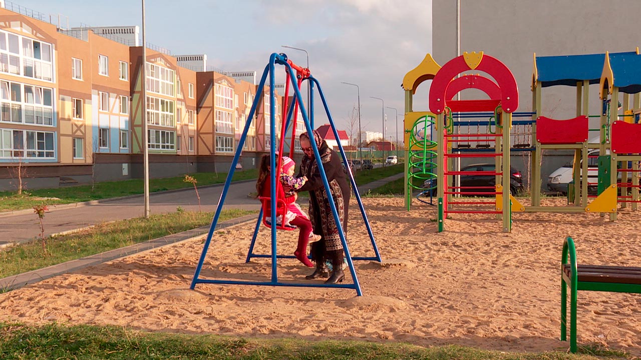 Детские площадки после передачи их жильцам огораживать не планируют