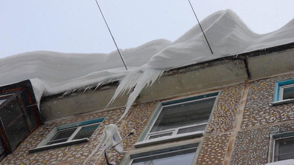 Крыша-сосульки-снег0215.jpg