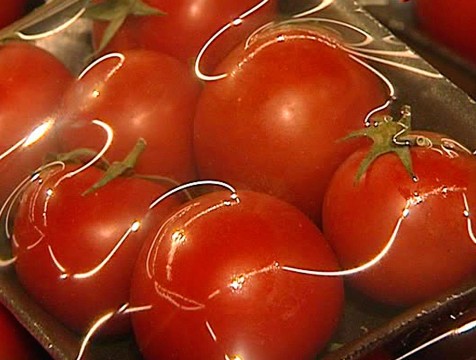 Огурцы и помидоры подешевели в калужских магазинах