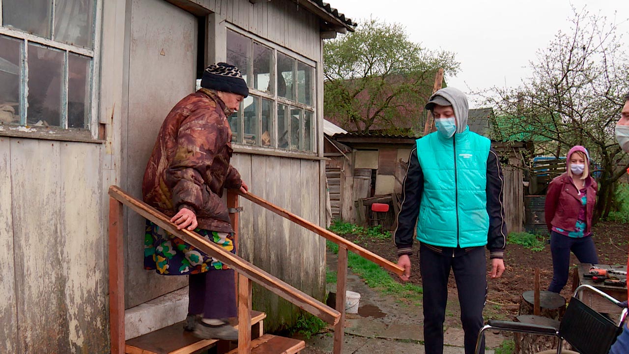 В регионе продолжает действовать горячая линия для волонтёрской помощи  пожилым