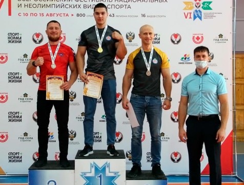 Армрестлеры и мастера по русским шашкам завоевали 10 медалей в Ижевске