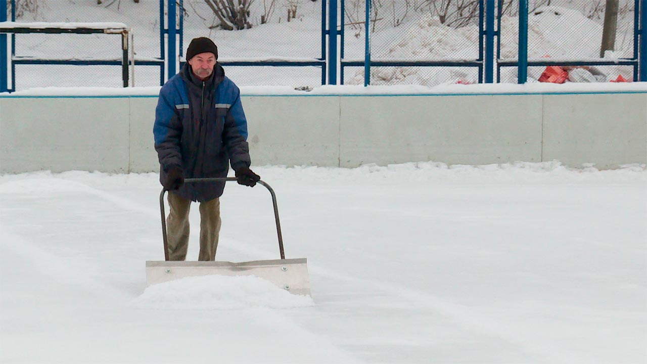 С наступлением холодов. Зимний каток. Уличный каток. Новогодний каток. Новый год каток.