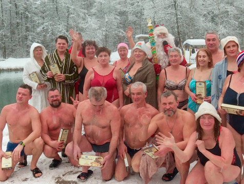 Калужские «моржи» отмечают новогодние праздники на Сероводородных озерах