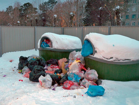 Несвоевременный вывоз мусора КРЭО списывает на погодные условия и нечищеные дворы