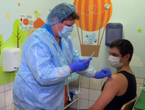 Вакцинация подростков старше 12 лет от коронавируса началась в Калужской области