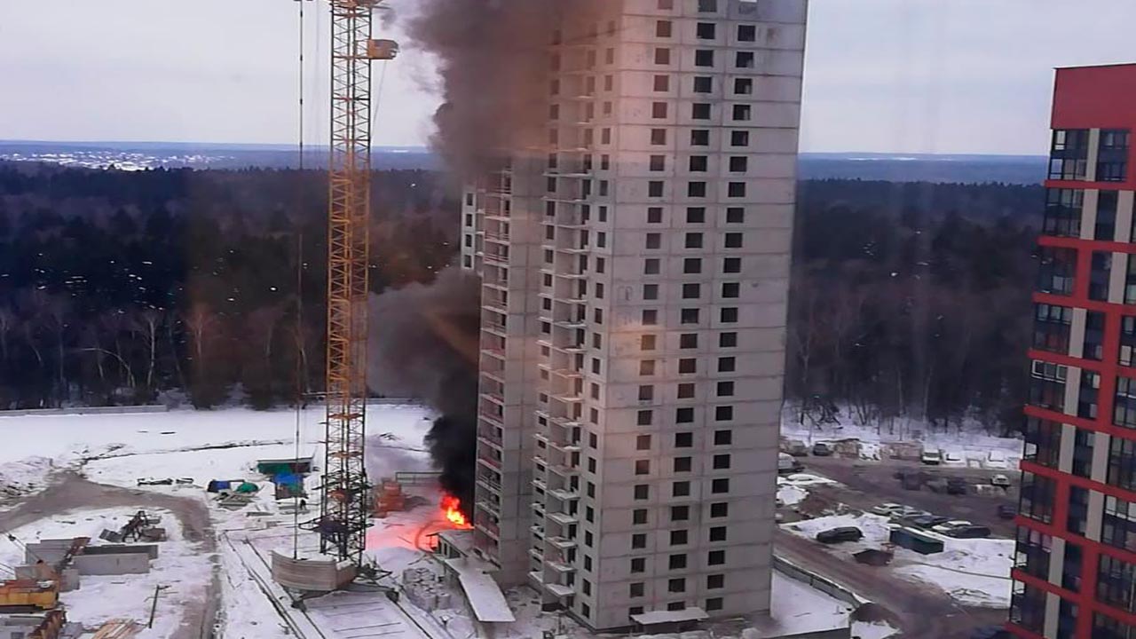 На стройке многоквартирного дома в Обнинске случился пожар