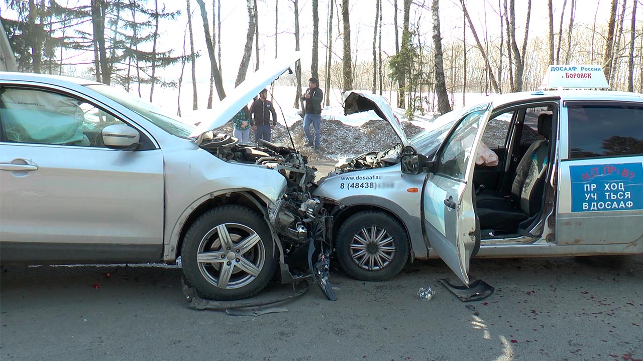 Двое пострадали в массовом ДТП в Боровском районе