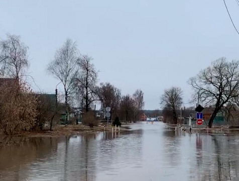 Вышедшая из берегов Угра затопила 24 дома в Полотняном заводе