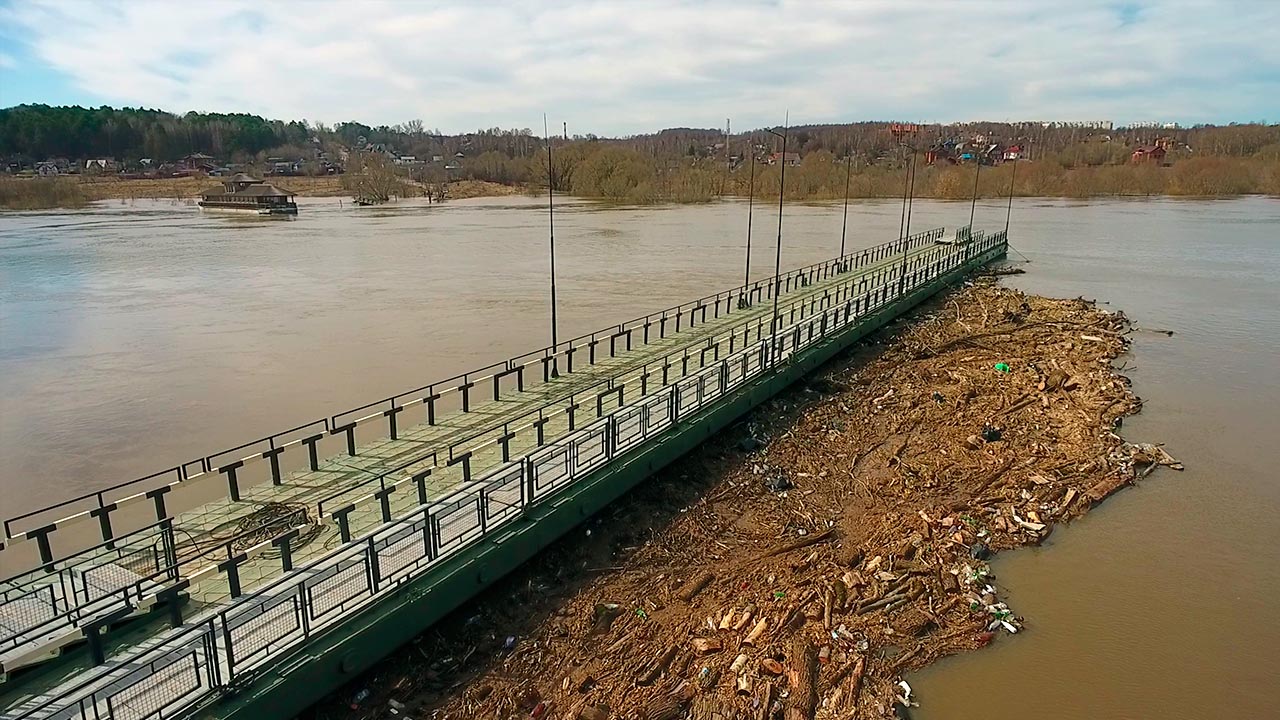 Подъем реки жиздра. Понтонный мост Калуга. Понтонный мост Калуга 2022. Калуга Ока мост. Ока Понтонный мост.