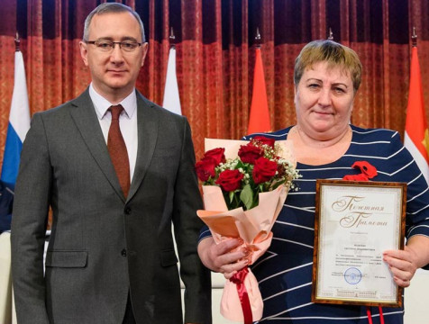 Губернатор Владислав Шапша наградил работников местного самоуправления
