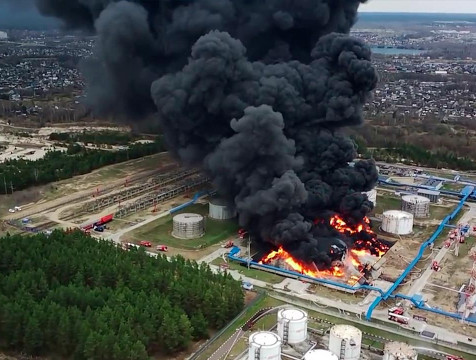 Видео пожара на брянской нефтебазе опубликовали калужские спасатели