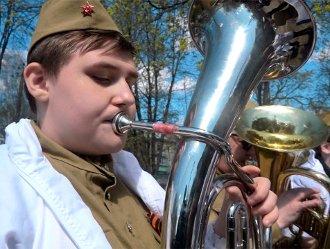 Концерты во дворах у ветеранов войны провели в Малоярославце