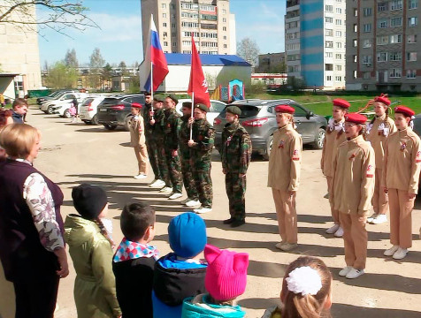 Школьники Сосенского устроили мини-парад для участников Великой Отечественной войны