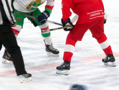 Товарищеский матч по хоккею с космической командой «Наши» прошёл во Дворце спорта Калуги
