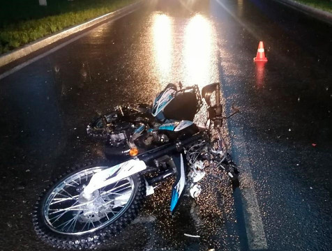 Мотоциклист пострадал при столкновении с 