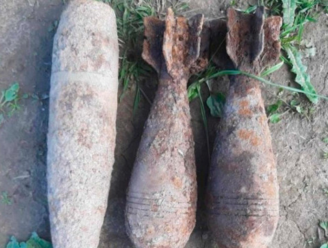 Рядом с остановкой автобуса в Боровском районе нашли четыре боевых снаряда