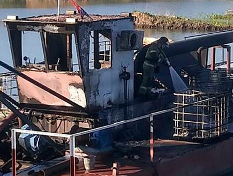 Земснаряд потушили в деревне Воровая