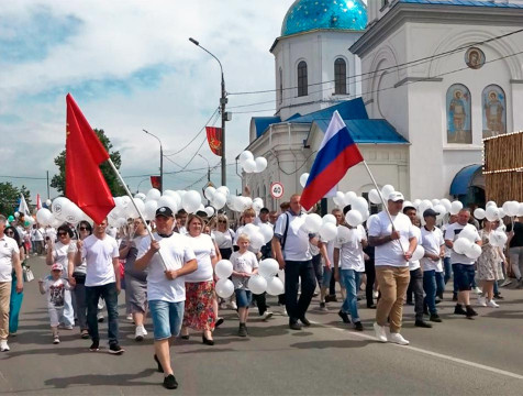 Празднование Дня города в Малоярославце стартовало с шествия и парада ретро автомобилей