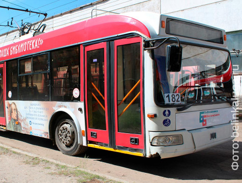 Троллейбус с брендом 