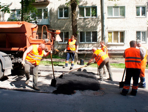 На 64 дорогах Калуги до конца года сделают ямочный ремонт