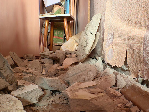 В жилом доме на Достоевского рухнул потолок