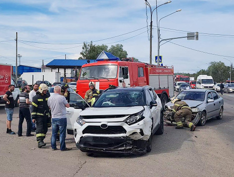 Три человека пострадали при столкновении иномарок в Обнинске