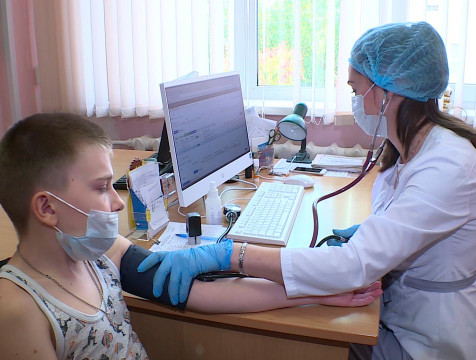 185 медработников трудоустроились в сельские медпункты и ФАПы