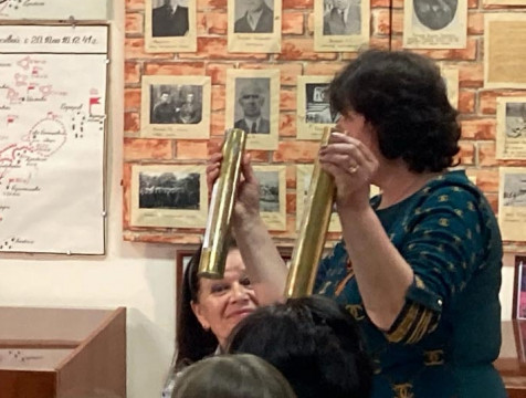 Музею Победы в селе Высокиничи передали капсулы с ленинградской землей