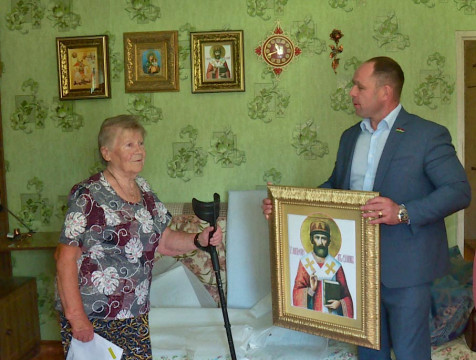 Калужанка пожертвовала иконы жителям Донбасса