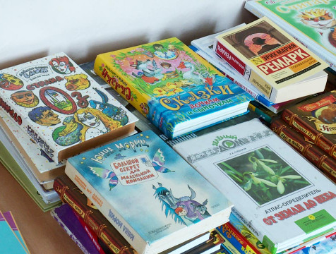 Школьники области собирают книги для детей Донбасса