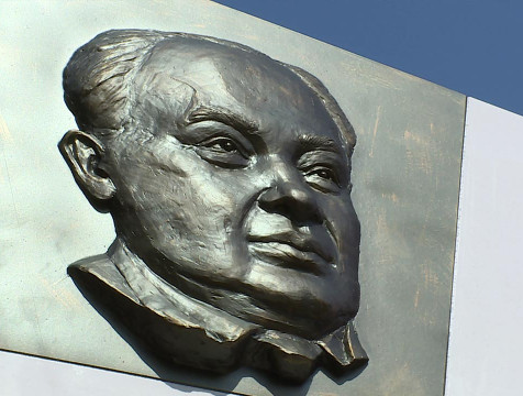 Памятник академику Владимиру Кирюхину установили в Калуге