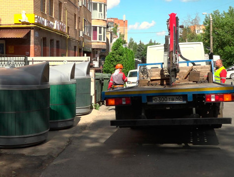 Контейнеры закрытого типа смогут поставить не везде из-за проводов и деревьев