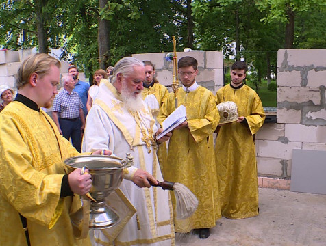 В Калуге освятили закладной камень будущего храма Луки Крымского