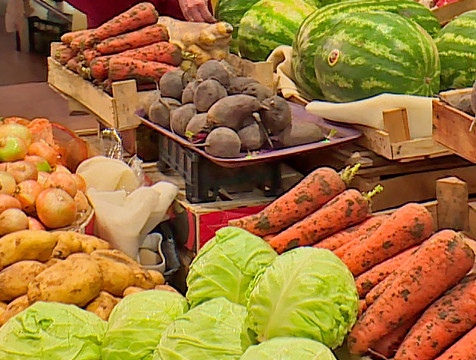 Сезонные овощи продолжают дешеветь в калужских магазинах
