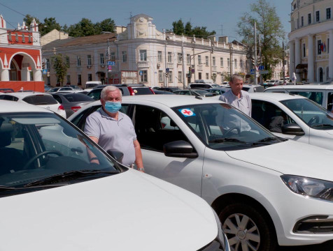 До конца года поликлиники региона получат еще 16 новых авто