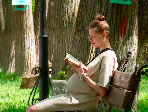 2406 калужанок получают пособие по беременности