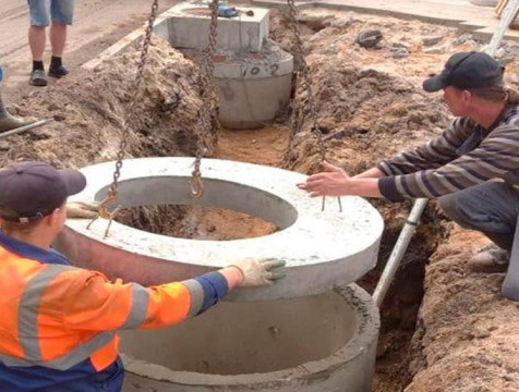 На улице Баррикад в районе Дворца спорта больше не будет глубоких луж