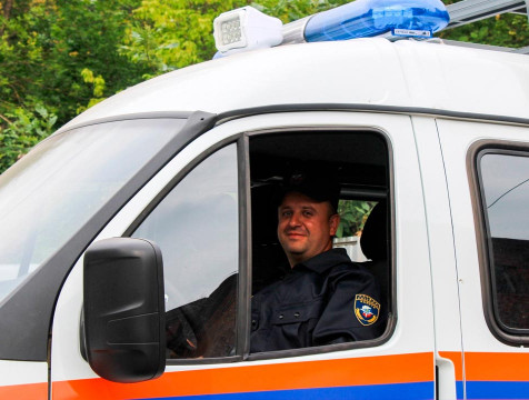 Ко Дню города калужским спасателям подарили автомобиль